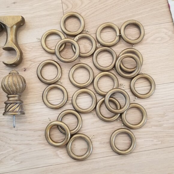 Gorgeous pleated curtains with matching cushion and extra fabric - Picture 8 of 8